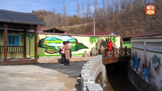 通化市菇园村：当美丽乡村遇上多彩墙绘.jpg